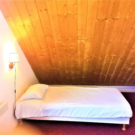 Mitoyen 3 Pieces 7 Pers. Avec Piscine Et Sauna - Les Flocons Du Soleil - Fr-1-504-78 Chalet